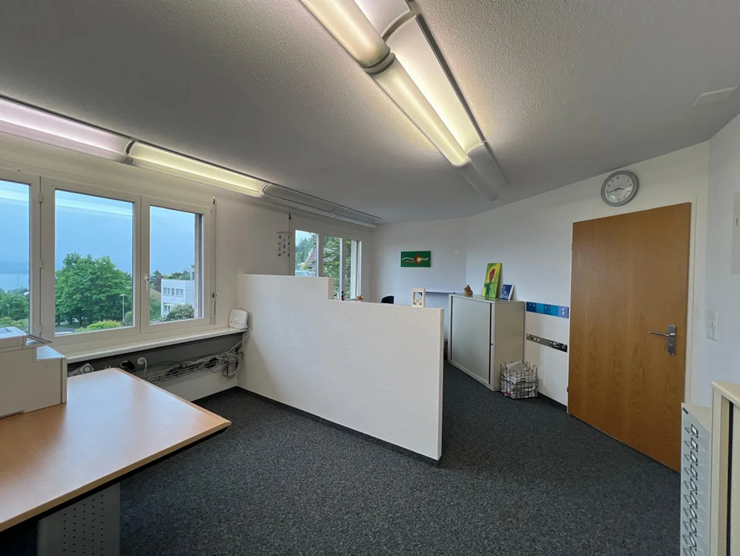 Grosszügiges und lichtdurchflutetes Büro mit Seesicht - Foto 5 von 12