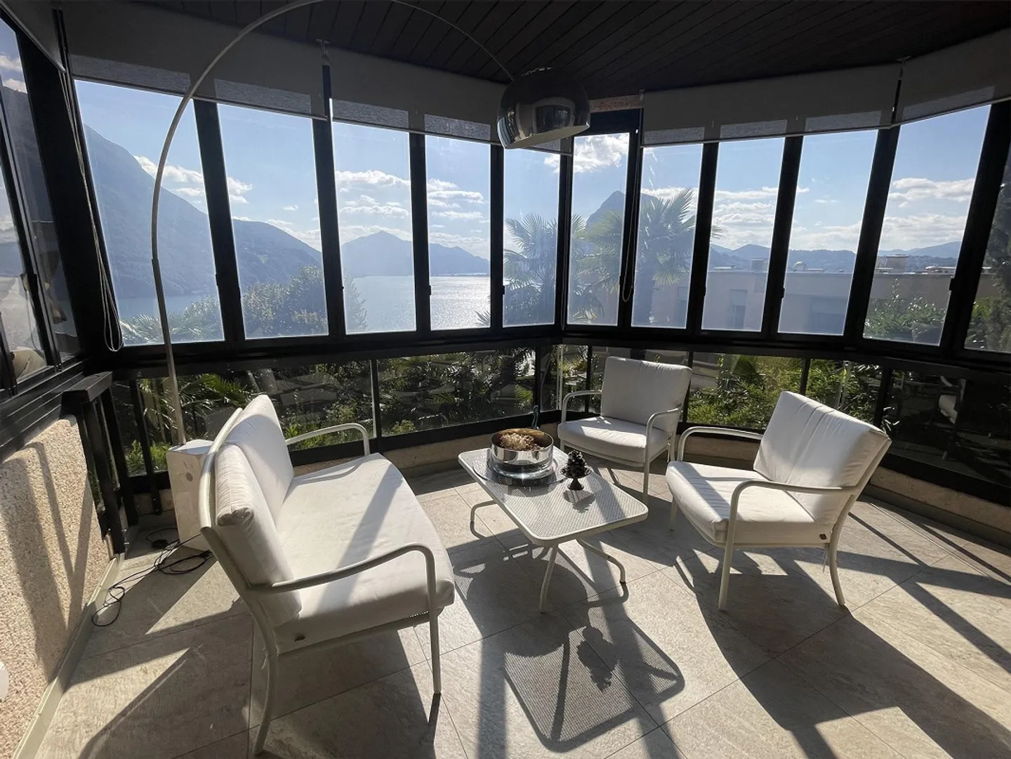 DUPLEX SPECTACULAIRE 5.5 AVEC MAGNIFIQUE VUE SUR LE LAC - Photo 9 sur 13