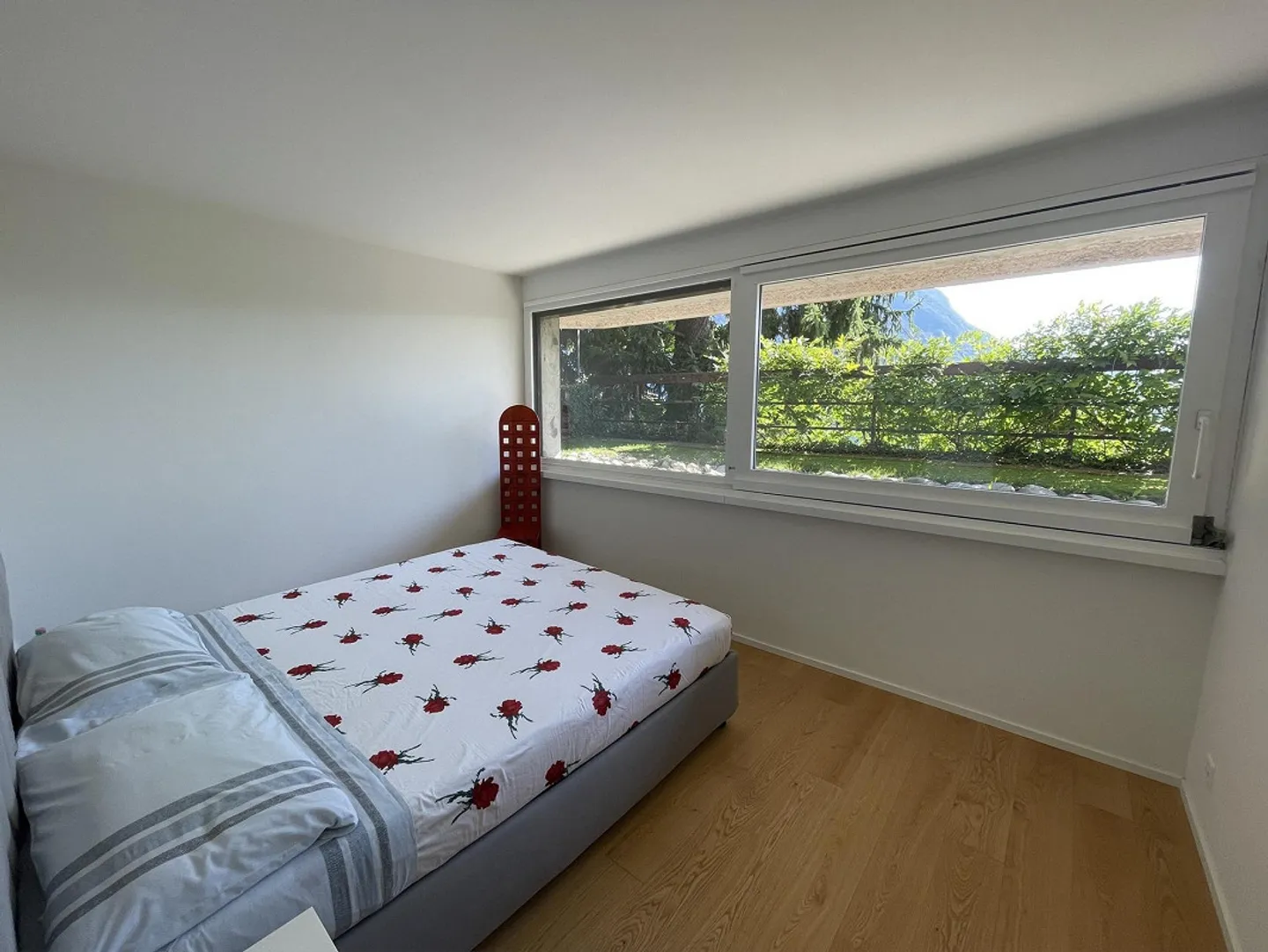 DUPLEX SPECTACULAIRE 5.5 AVEC MAGNIFIQUE VUE SUR LE LAC - Photo 10 sur 13