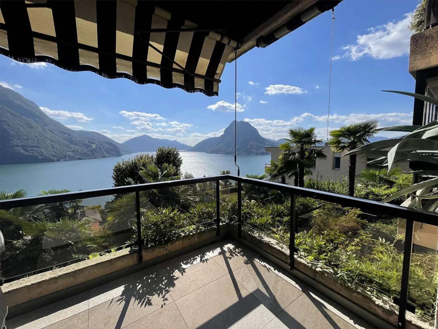 DUPLEX SPECTACULAIRE 5.5 AVEC MAGNIFIQUE VUE SUR LE LAC - Photo 13 sur 13