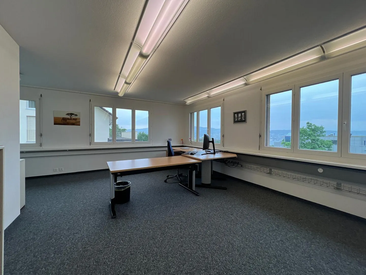 Grosszügiges und lichtdurchflutetes Büro mit Seesicht - Foto 6 von 12