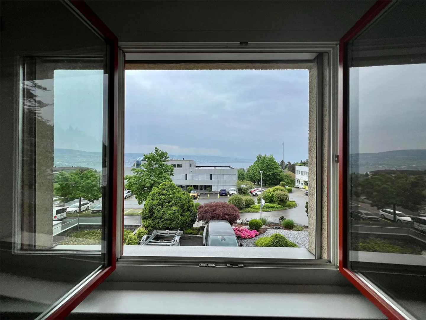 Grosszügiges und lichtdurchflutetes Büro mit Seesicht - Foto 10 von 12