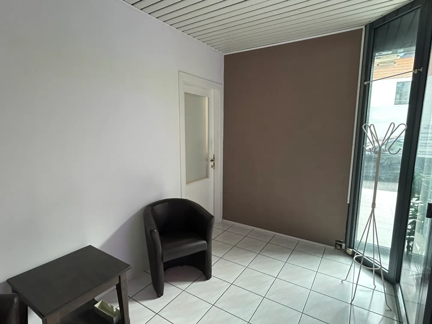 Spazio Commerciale in Posizione Tranquilla - Foto 2 di 2