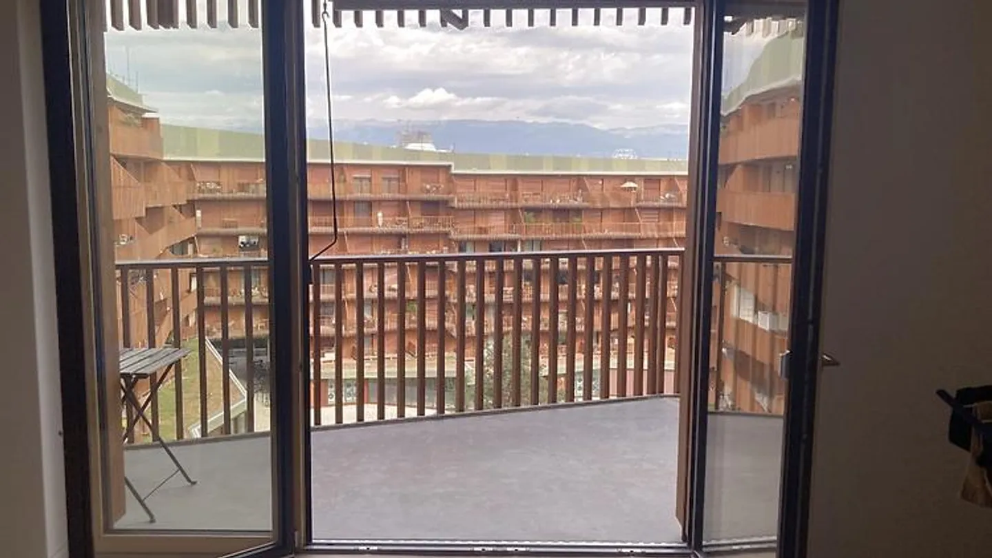 2½ ZIMMER WOHNUNG IN CAROUGE (GE), MÖBLIERT, BEFRISTET - Foto 2 von 8