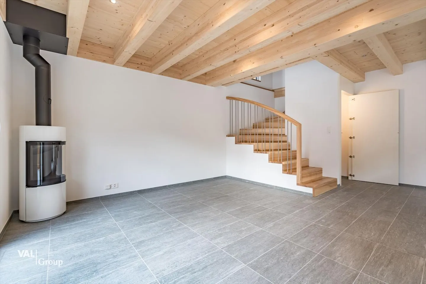 Exceptional new chalet - noble materials, total well-being, stunning view - Photo 4 of 13