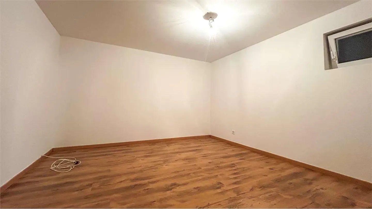2,5 ZIMMER MIT GARTEN - Foto 8 von 8
