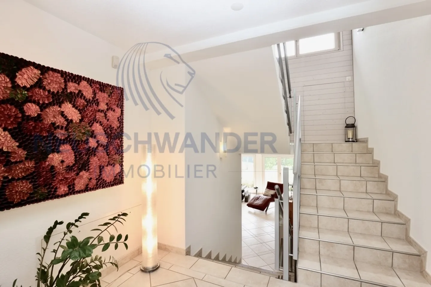 Luxurious villa on a spacious plot with stunning views. - Photo 5 of 20