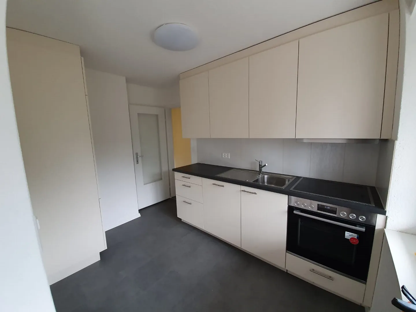 Appartamento 2 1/2 locali con vista sul verde - Foto 2 di 6