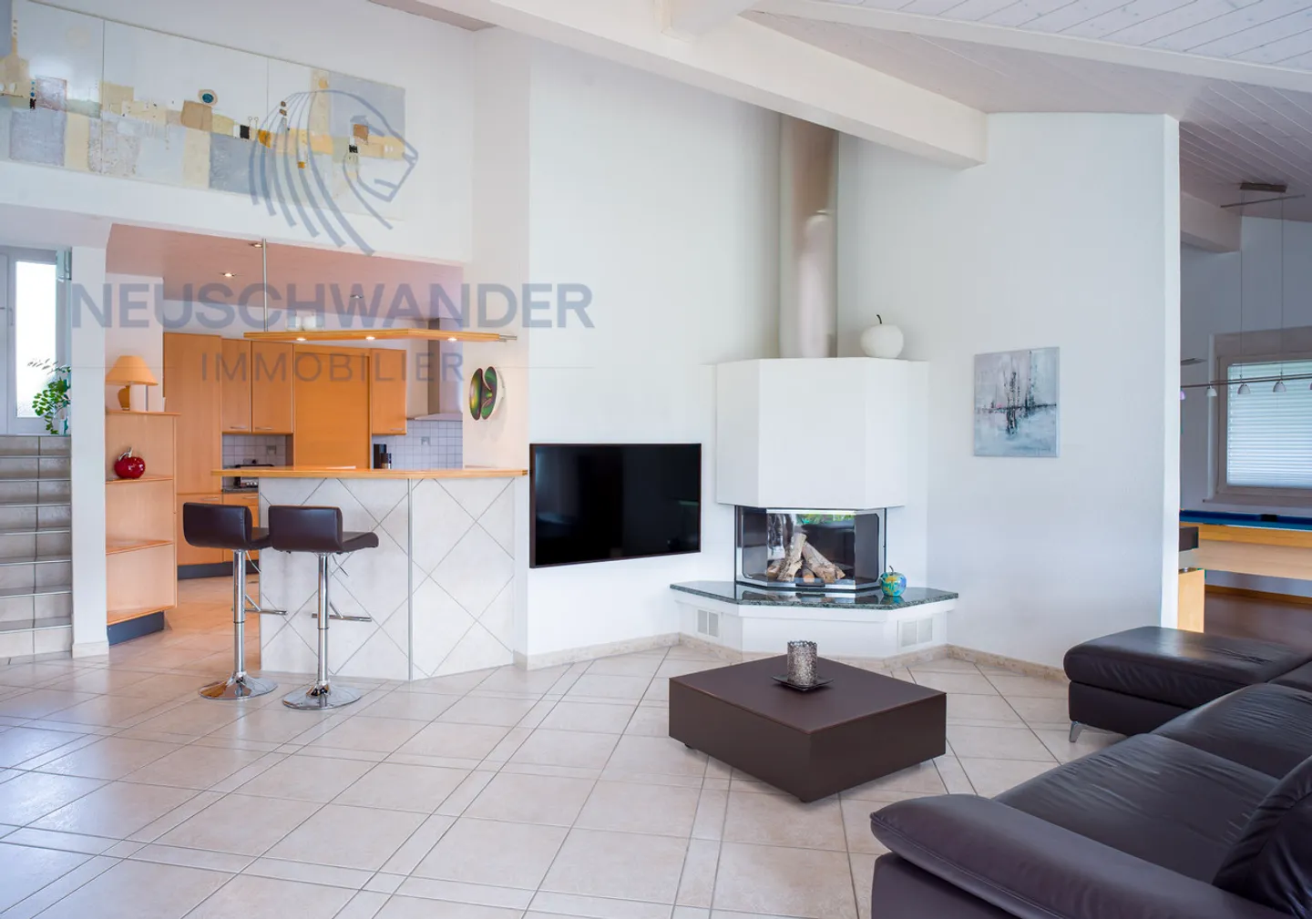 Luxurious villa on a spacious plot with stunning views. - Photo 7 of 20