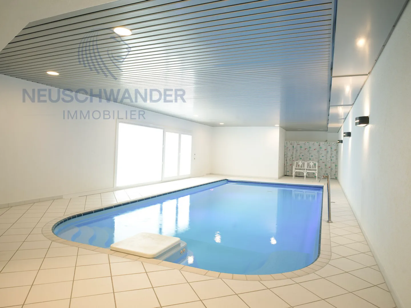 Luxurious villa on a spacious plot with stunning views. - Photo 18 of 20