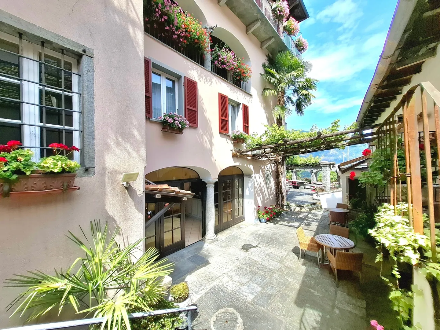 Benvenuti in questo esclusivo hotel storico nel cuore del cantone Ticino! - Foto 1 di 13