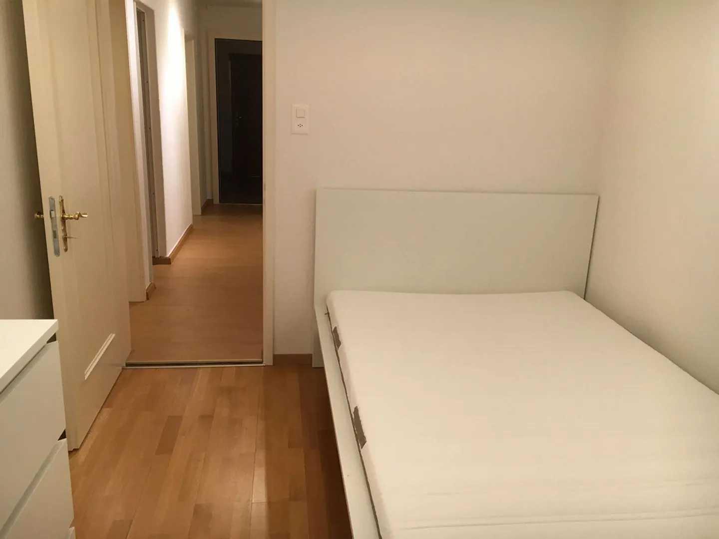 Découvre le charme des années 60 dans l'oasis de verdure de Zürich - Photo 2 sur 6