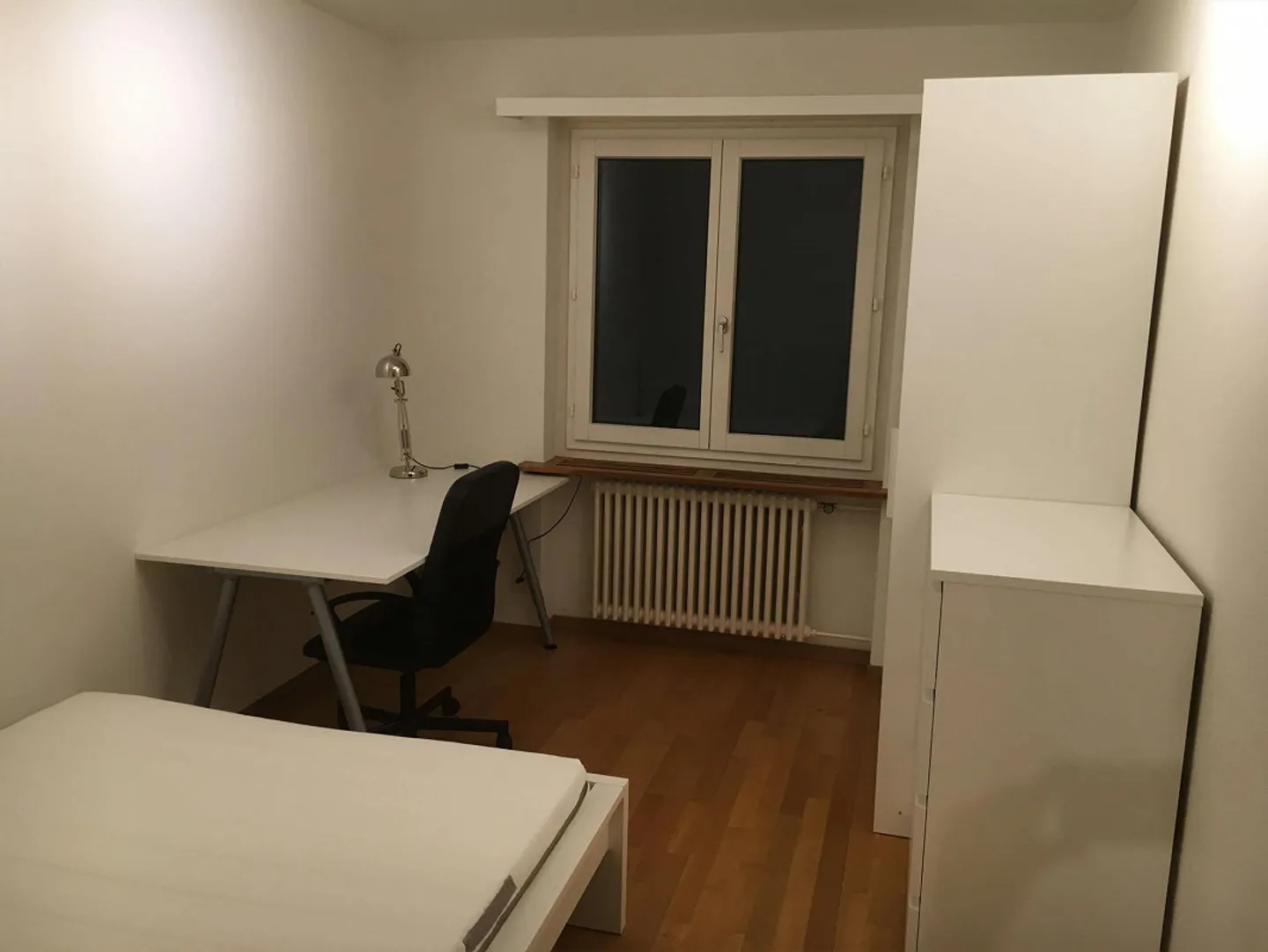 Découvre le charme des années 60 dans l'oasis de verdure de Zürich - Photo 3 sur 6