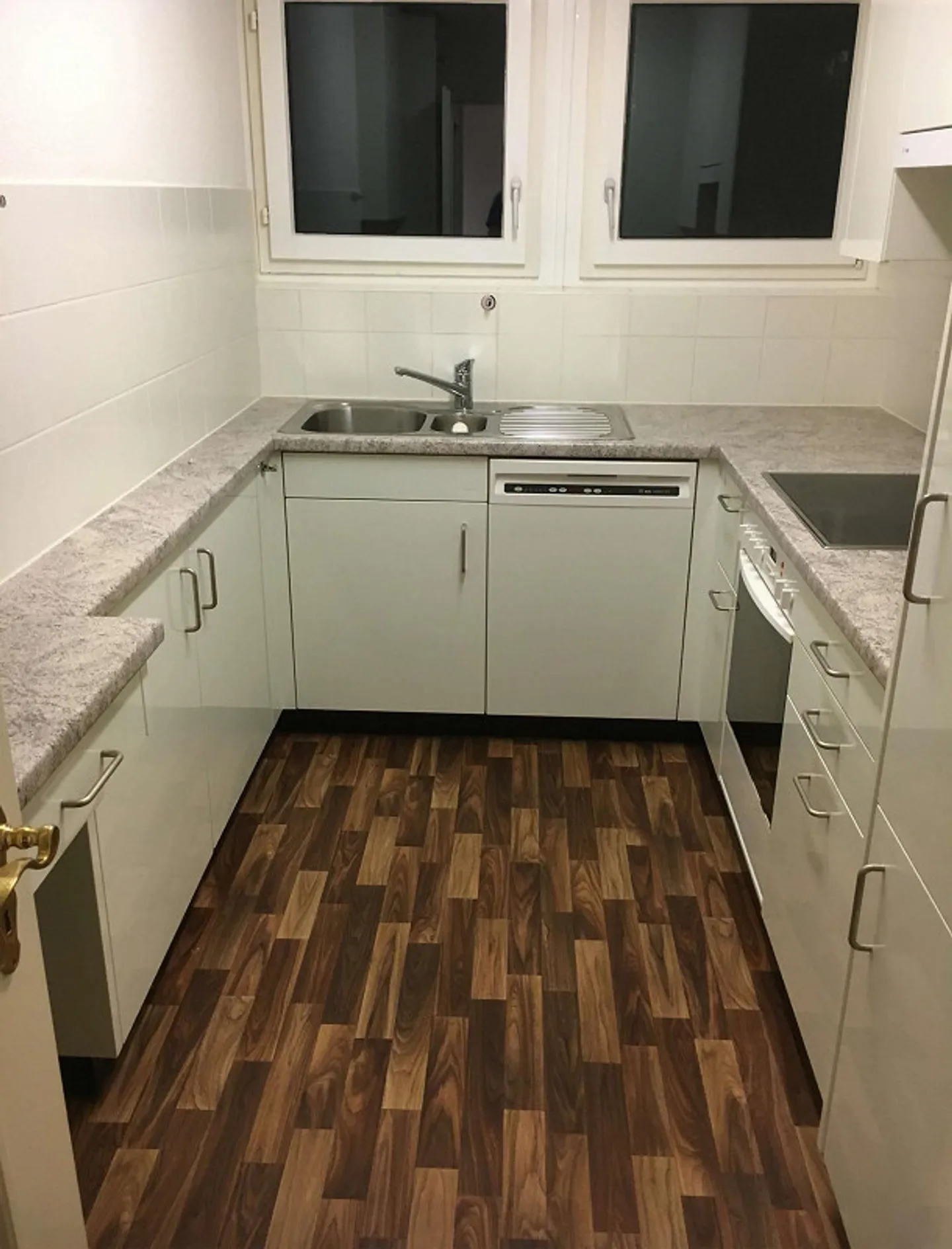 Découvre le charme des années 60 dans l'oasis de verdure de Zürich - Photo 5 sur 6