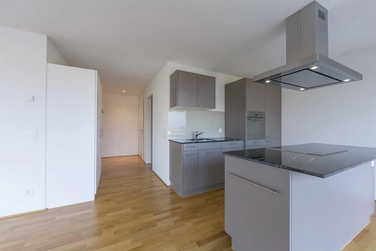 Modern apartment with a view! - Photo 2 of 8