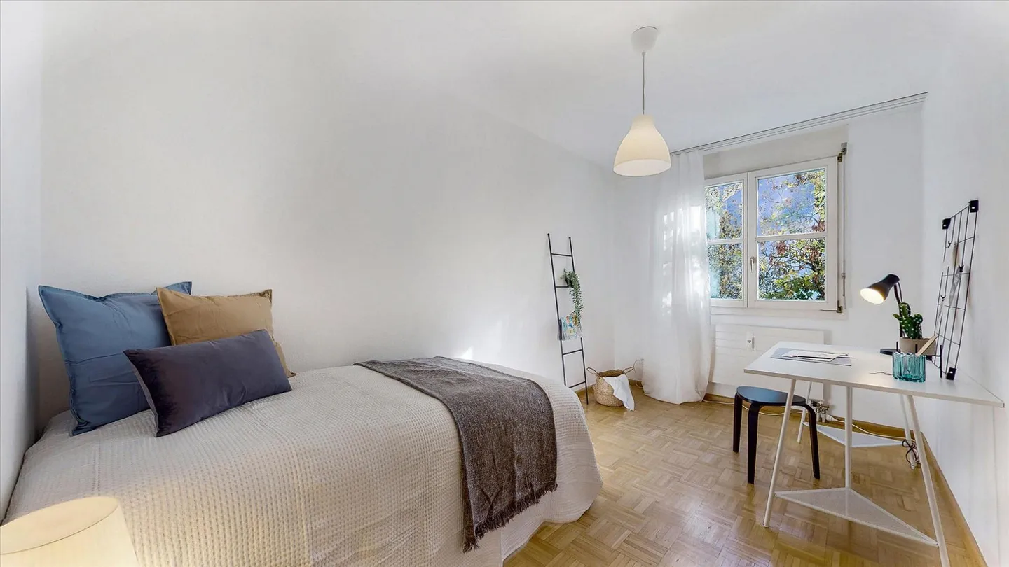 Spacious Apartment with Balcony - Photo 7 of 7