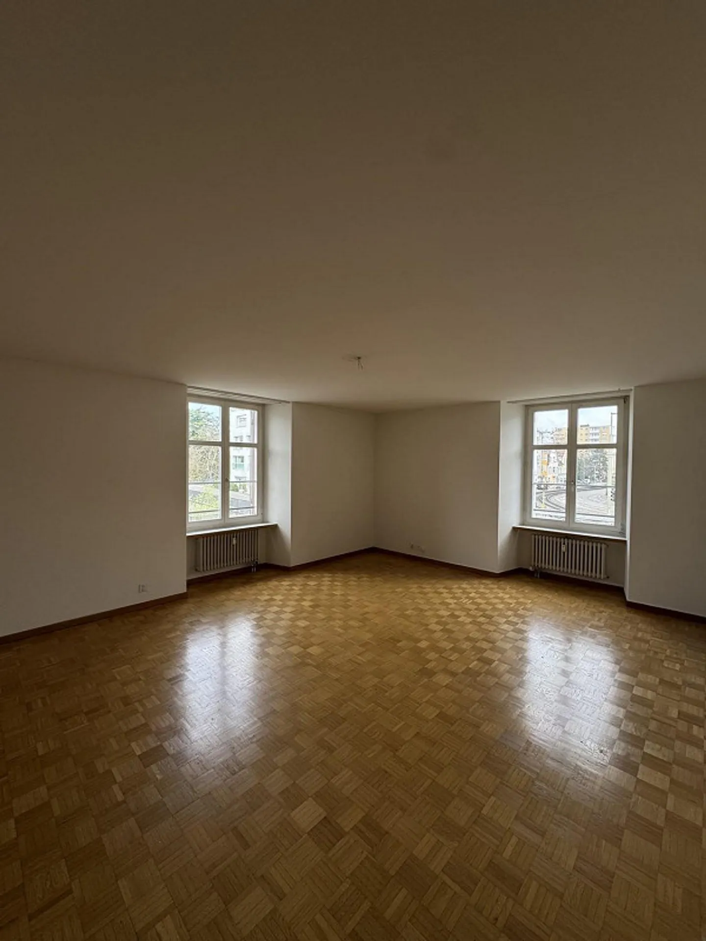 Recentemente ristrutturato - Incantevole appartamento con 3 stanze in posizione centrale a Binningen - Foto 1 di 9