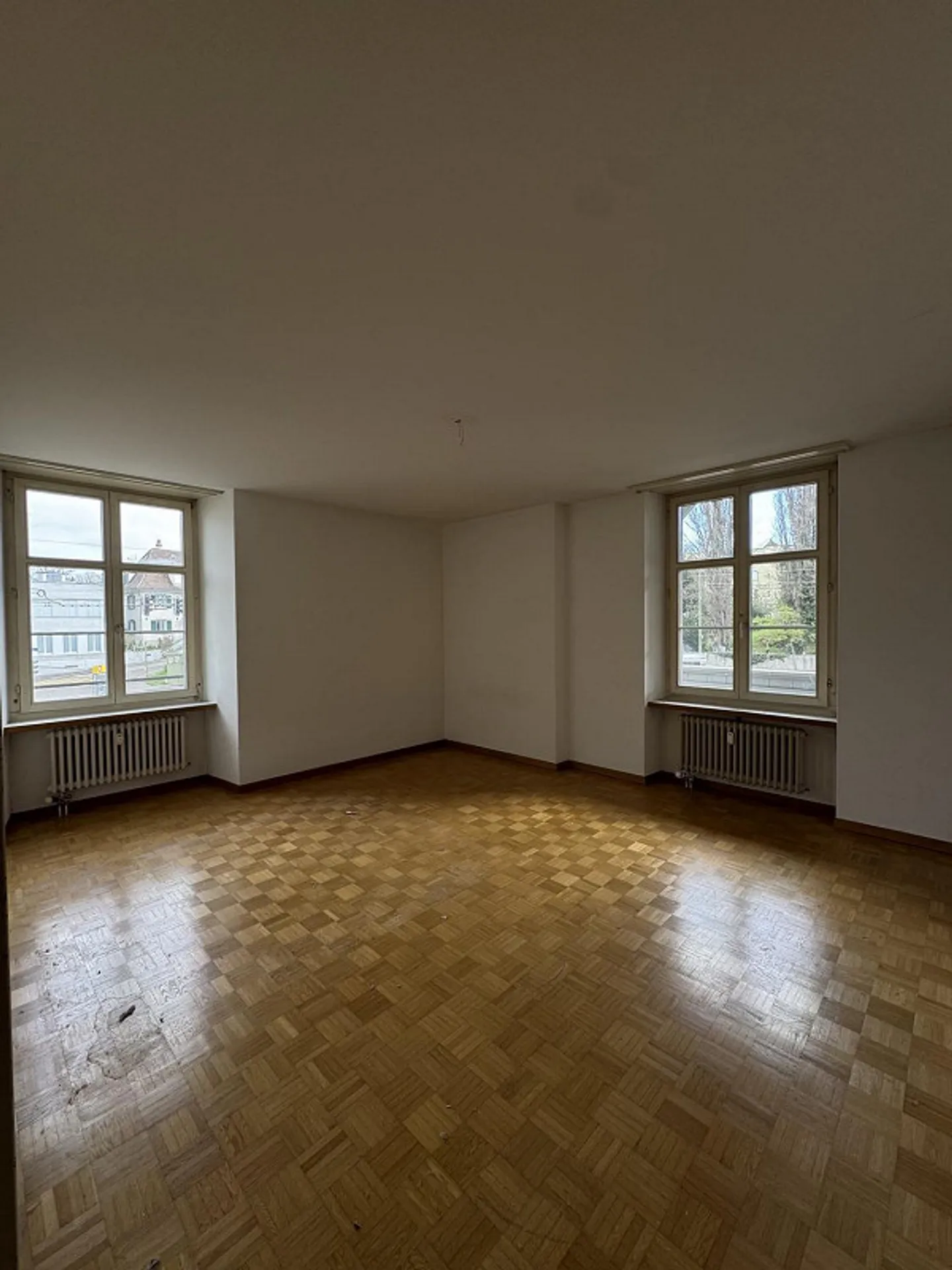 Recentemente ristrutturato - Incantevole appartamento con 3 stanze in posizione centrale a Binningen - Foto 2 di 9