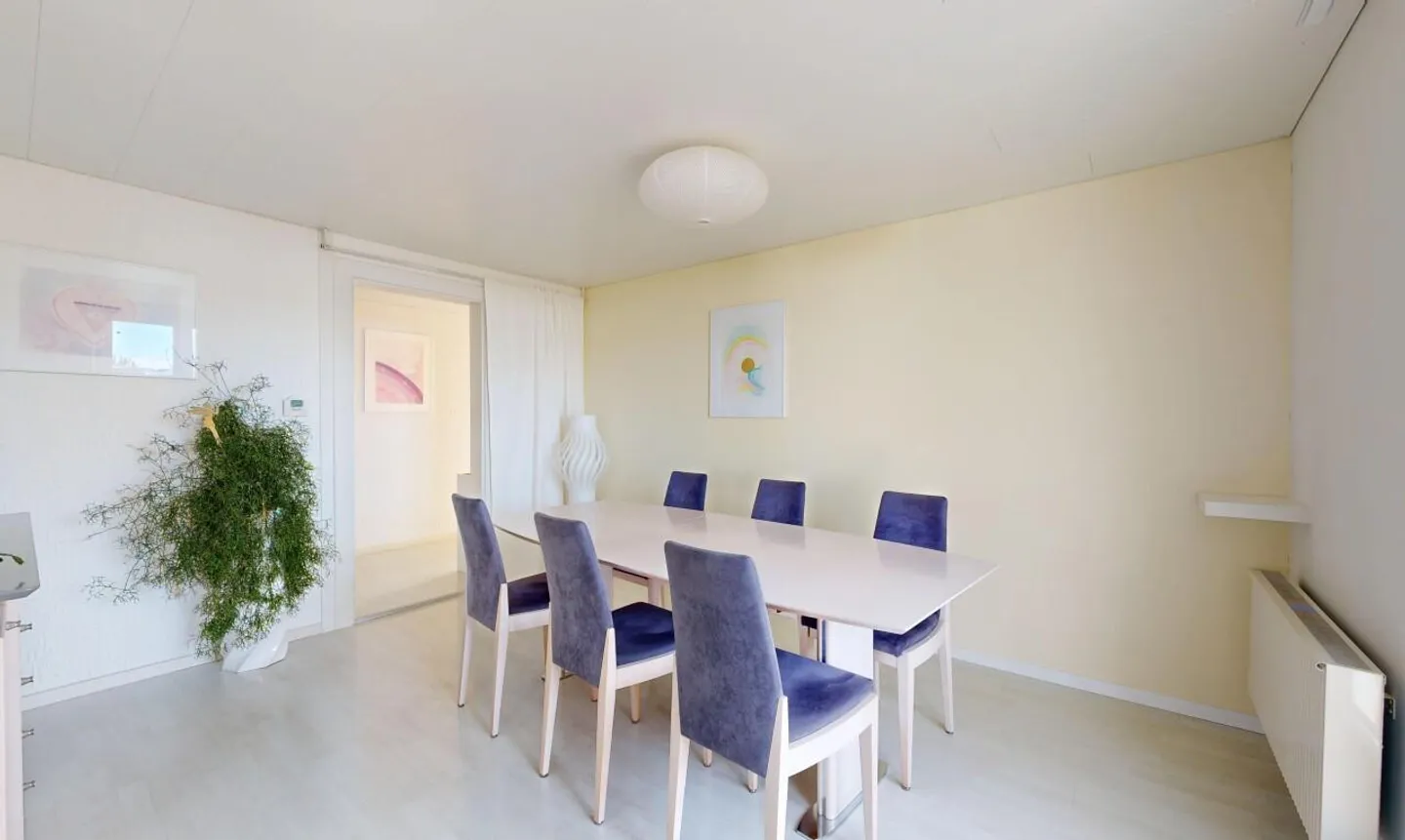 Casa trifamiliare soleggiata, 2 spazi commerciali e molto potenziale - Foto 4 di 13