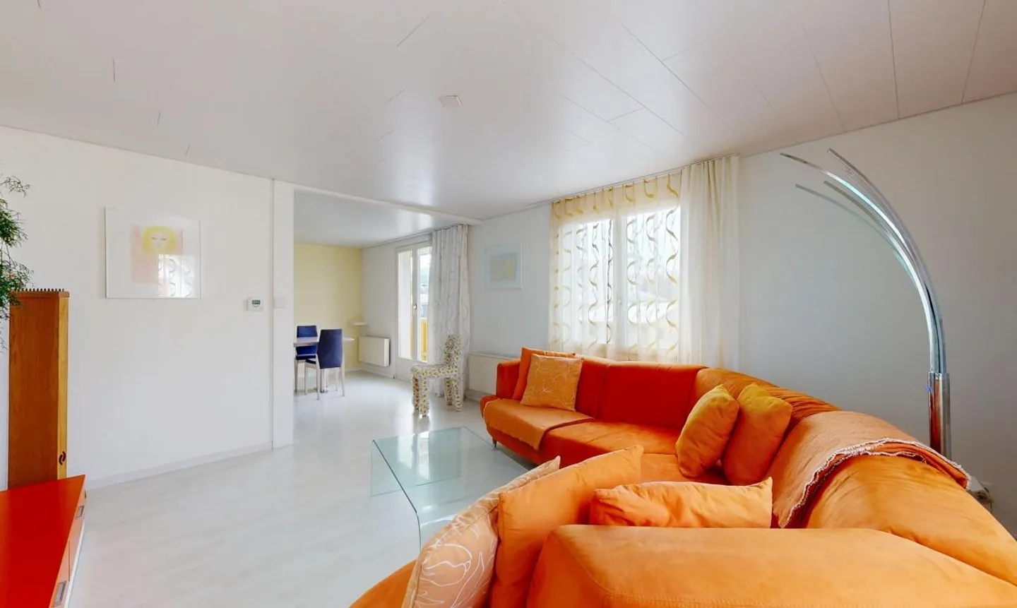 Casa trifamiliare soleggiata, 2 spazi commerciali e molto potenziale - Foto 5 di 13