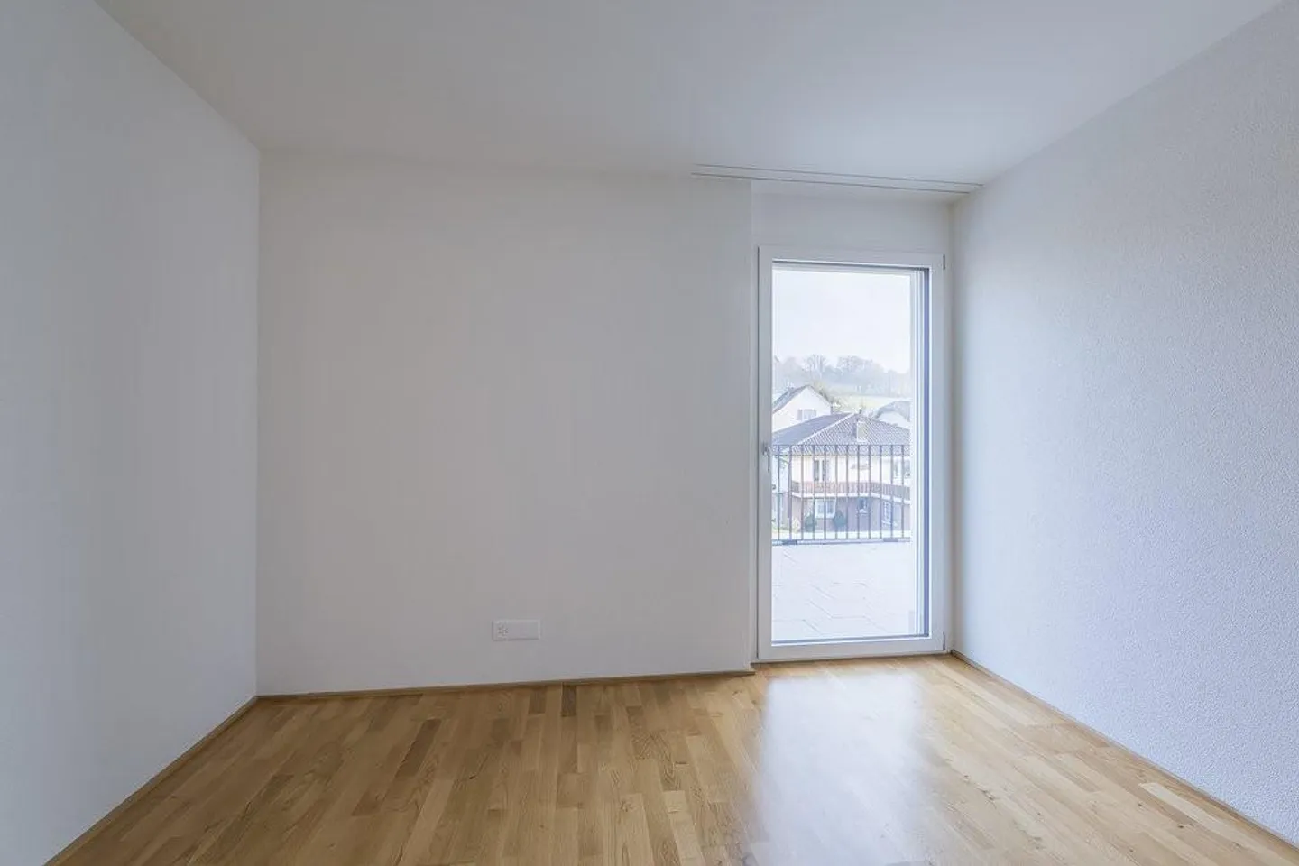 Modern apartment with a view! - Photo 6 of 8