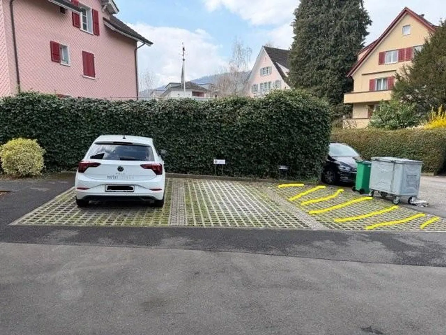 Parking space in Kriens near the AVIA gas station - Photo 2 of 3