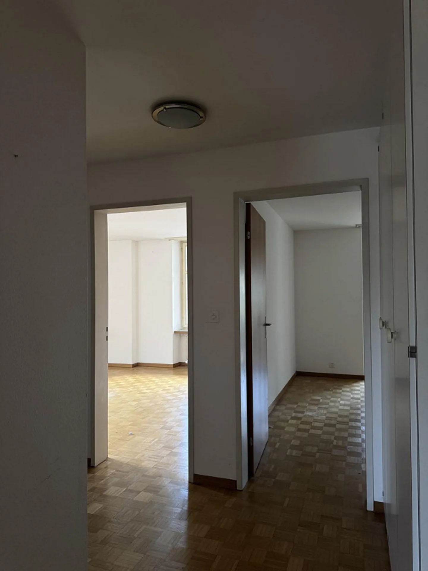 Recentemente ristrutturato - Incantevole appartamento con 3 stanze in posizione centrale a Binningen - Foto 6 di 9