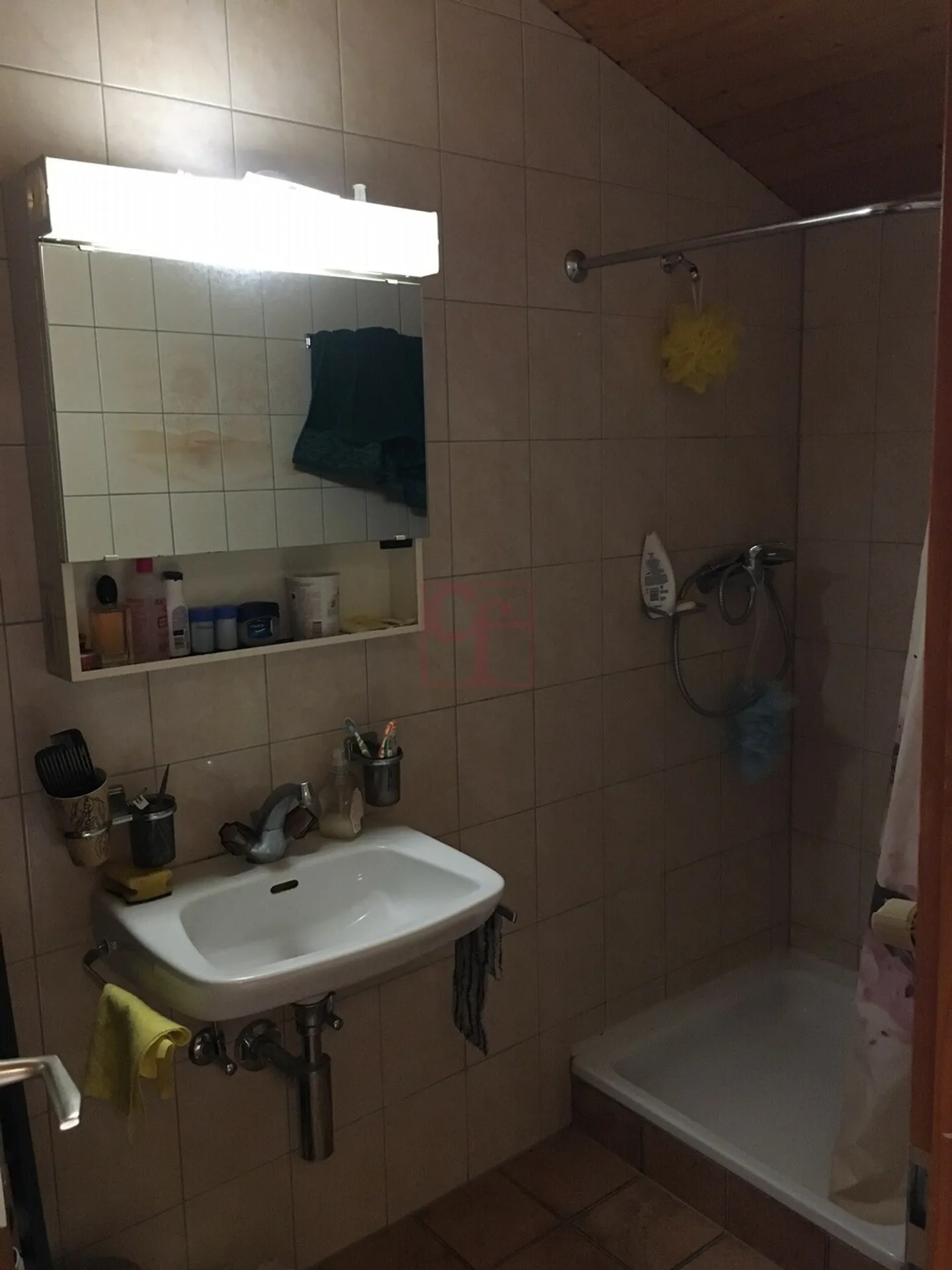 For rent Large studio - Photo 2 of 4