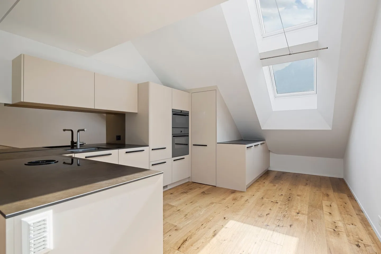 Stylish Duplex with Mountain View - Photo 8 of 13