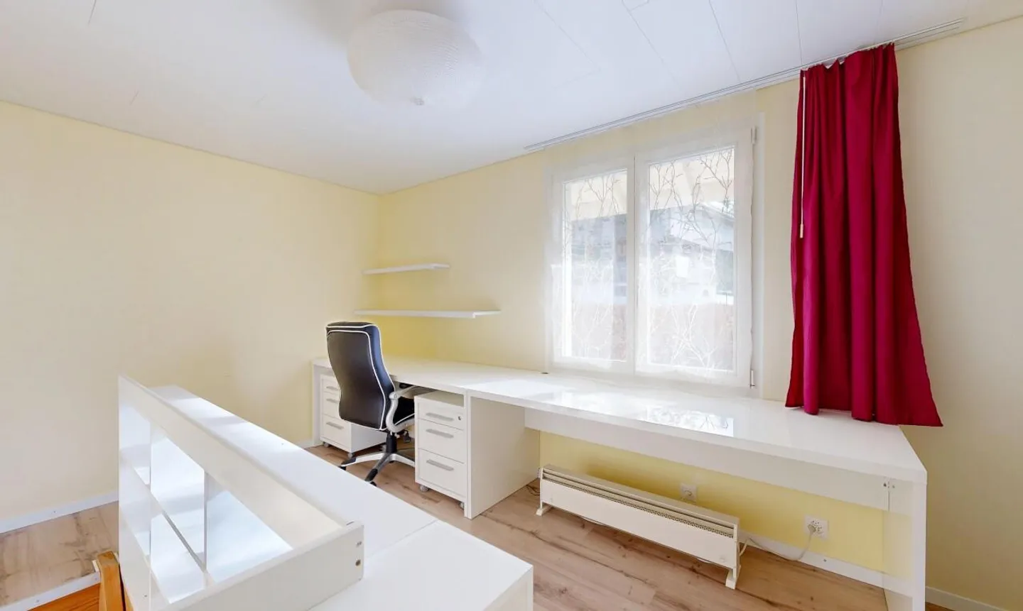 Casa trifamiliare soleggiata, 2 spazi commerciali e molto potenziale - Foto 11 di 13