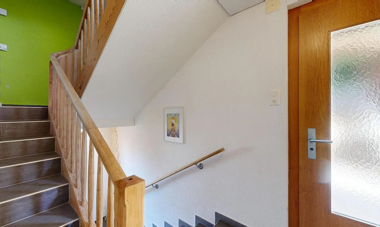 Casa trifamiliare soleggiata, 2 spazi commerciali e molto potenziale - Foto 12 di 13