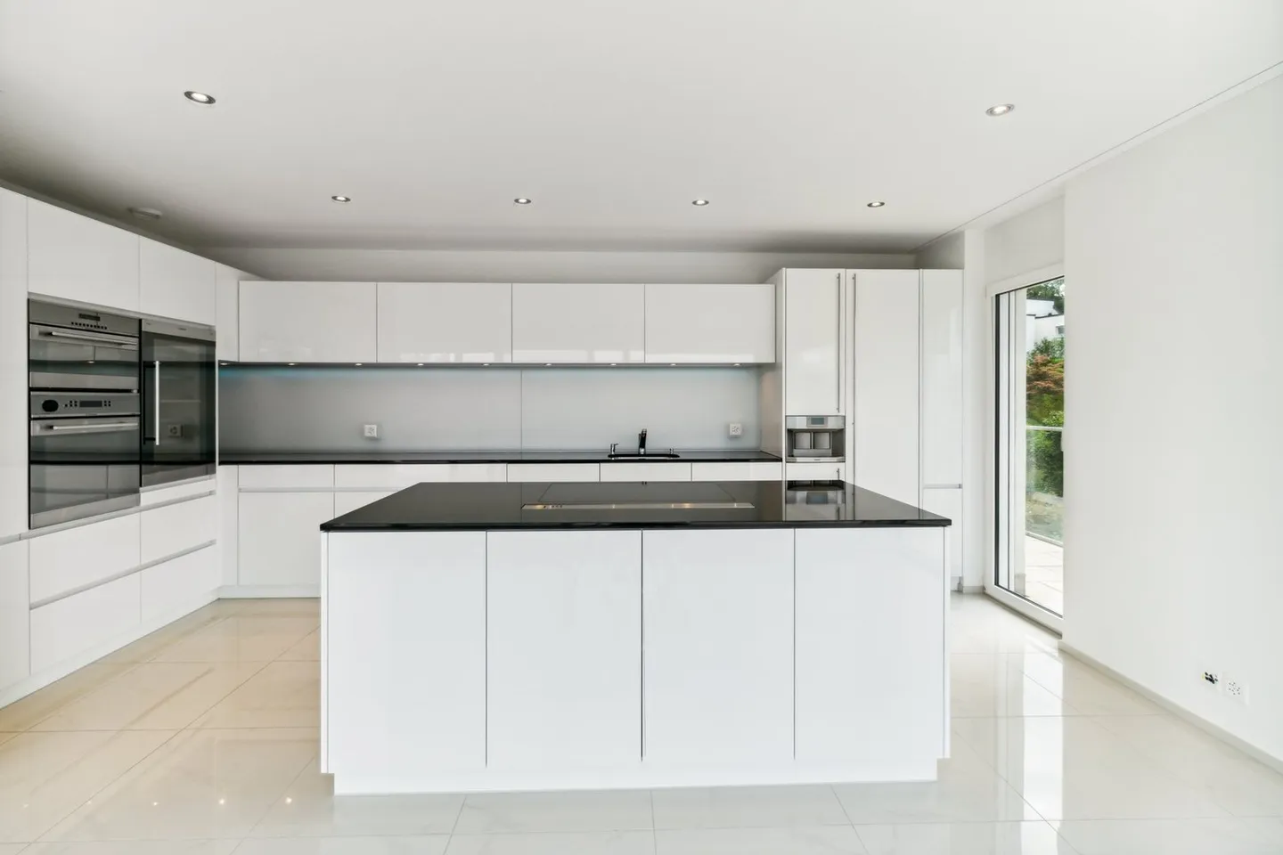 Exclusive penthouse apartment with breathtaking view of Lake Zurich and fireplace - Photo 4 of 10