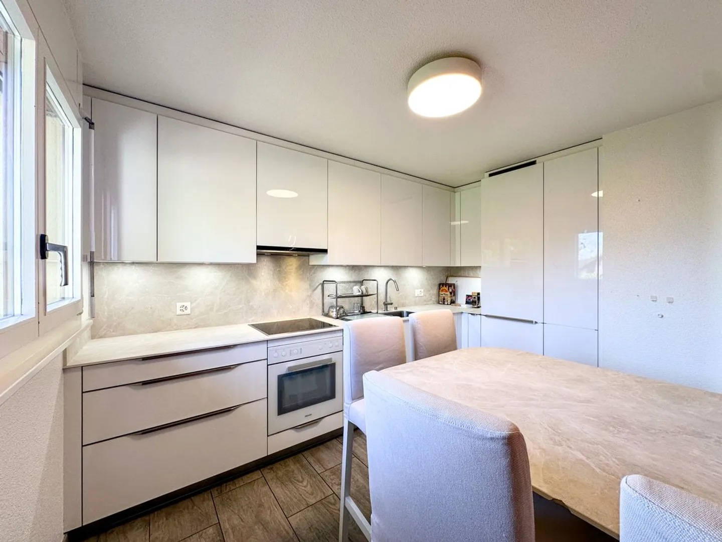 Casa unifamiliare con 5,5 stanze + cantina - Foto 5 di 13