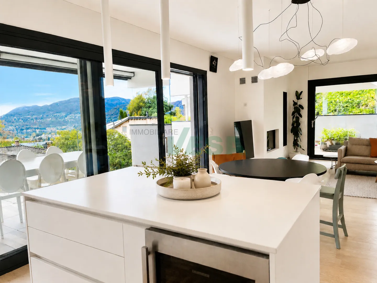 Elegante attico con vista lago - Foto 4 di 11