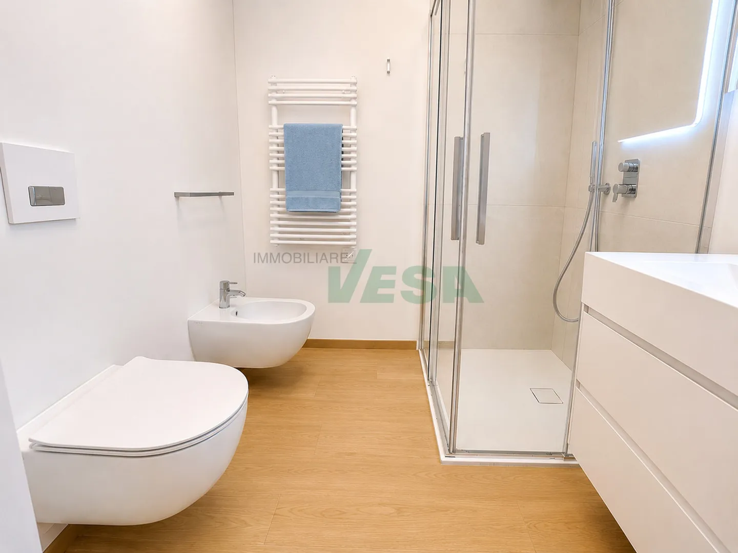 Elegante attico con vista lago - Foto 10 di 11