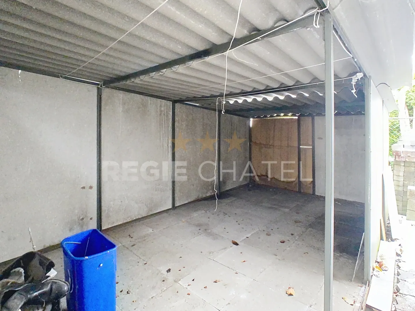 Centre de Bulle 
Local commercial avec vitrines  - Photo 7 sur 7