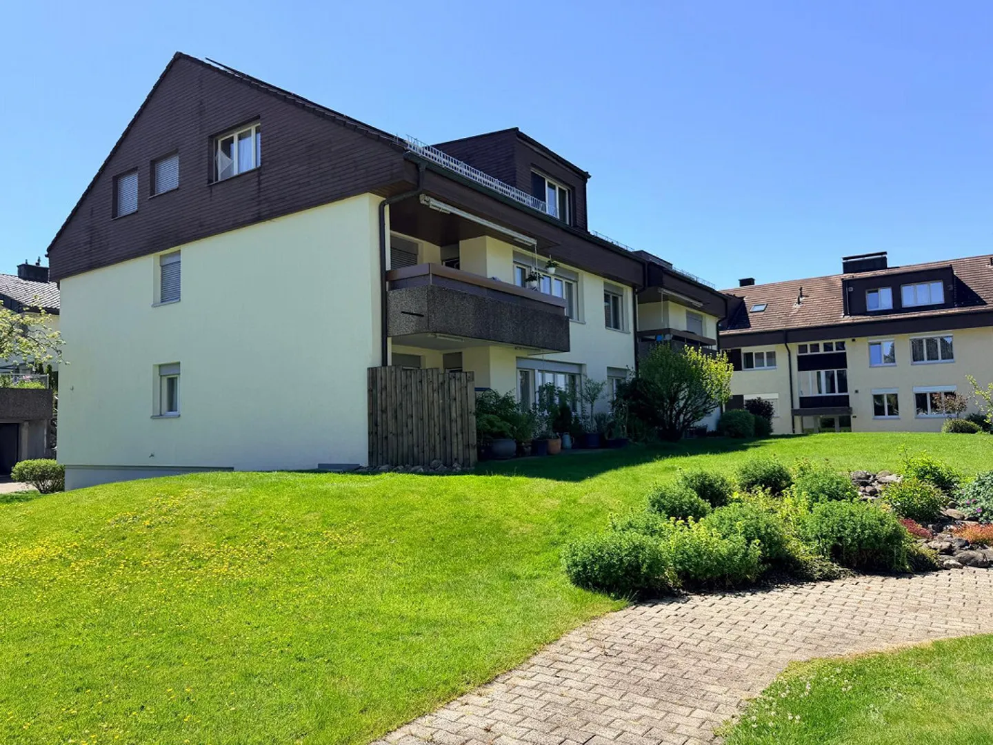 Geräumige Wohnung in grüner Lage - Foto 1 von 9
