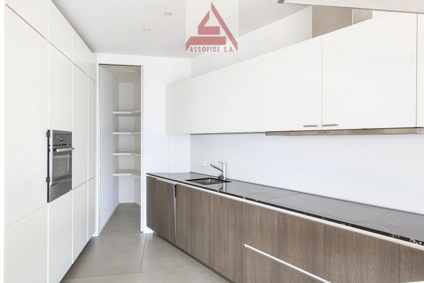 Luxury, privacy and breathtaking view - Photo 3 of 6