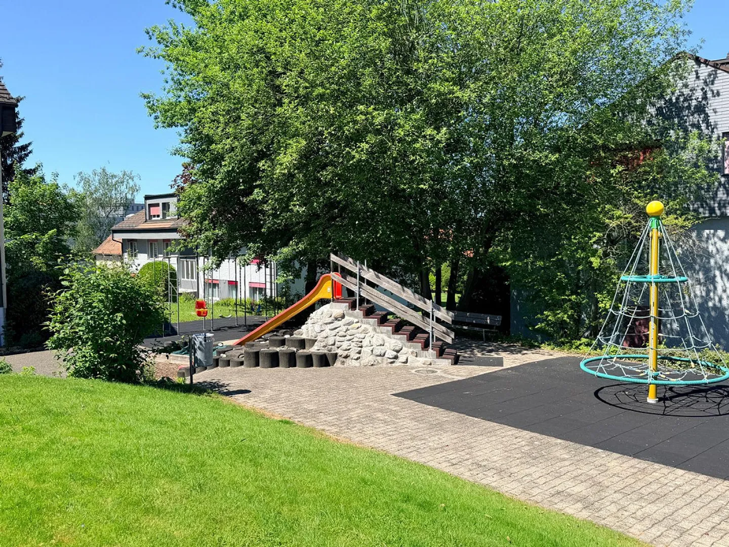Geräumige Wohnung in grüner Lage - Foto 3 von 9