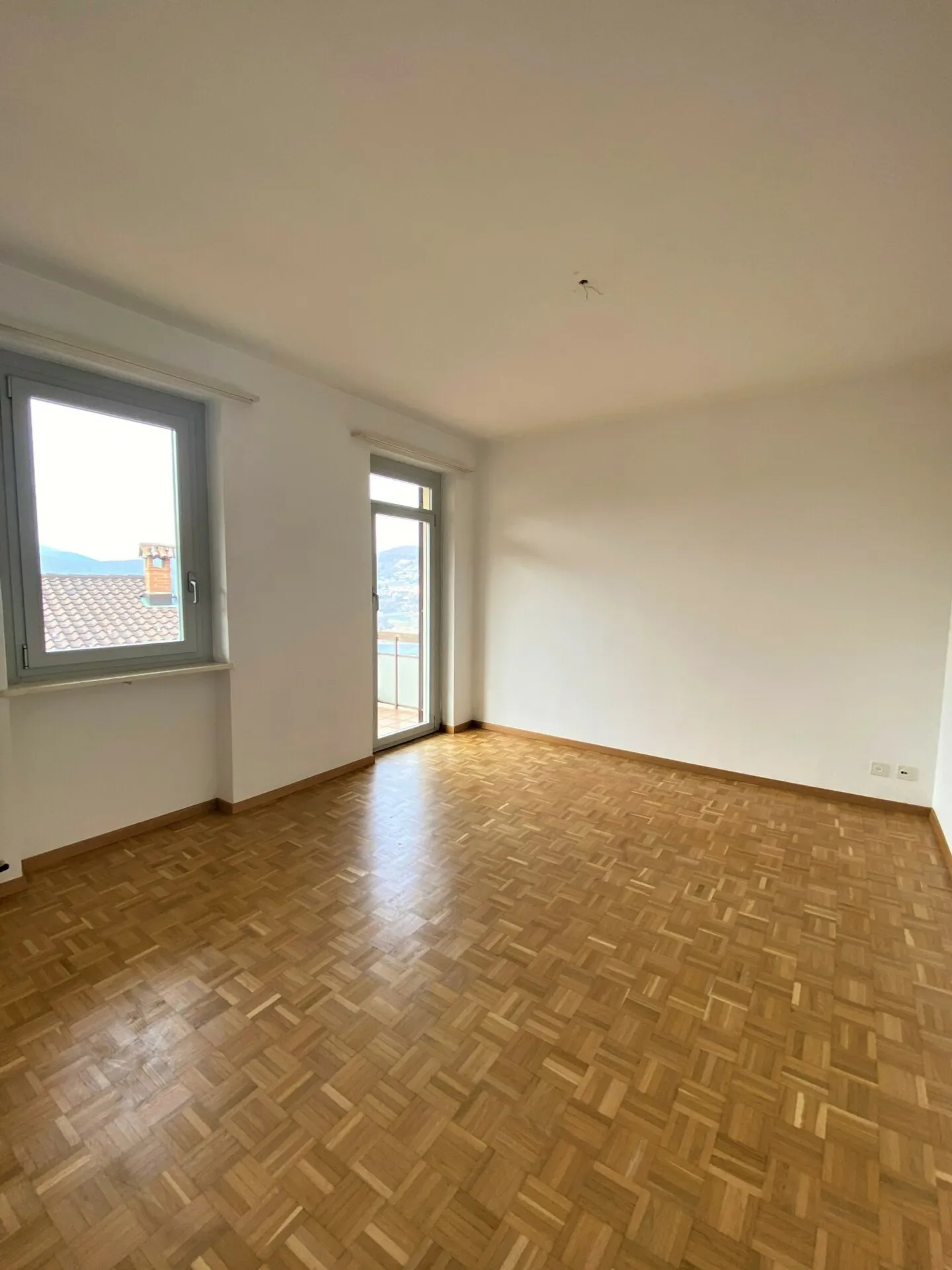 3,5 Lokale mit Balkon und Seeblick - Foto 2 von 6