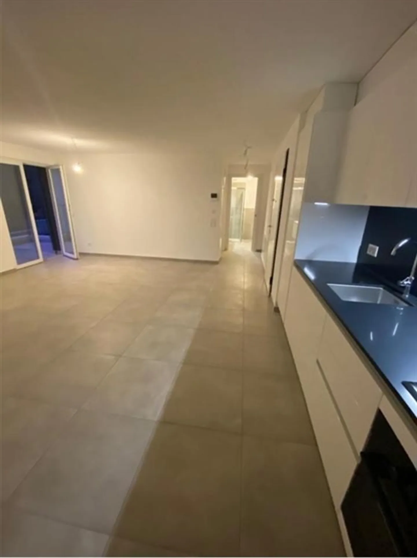 Schöne 2,5-Zimmer-Wohnung mit überdachtem Stellplatz in neuem Bau - Foto 4 von 18