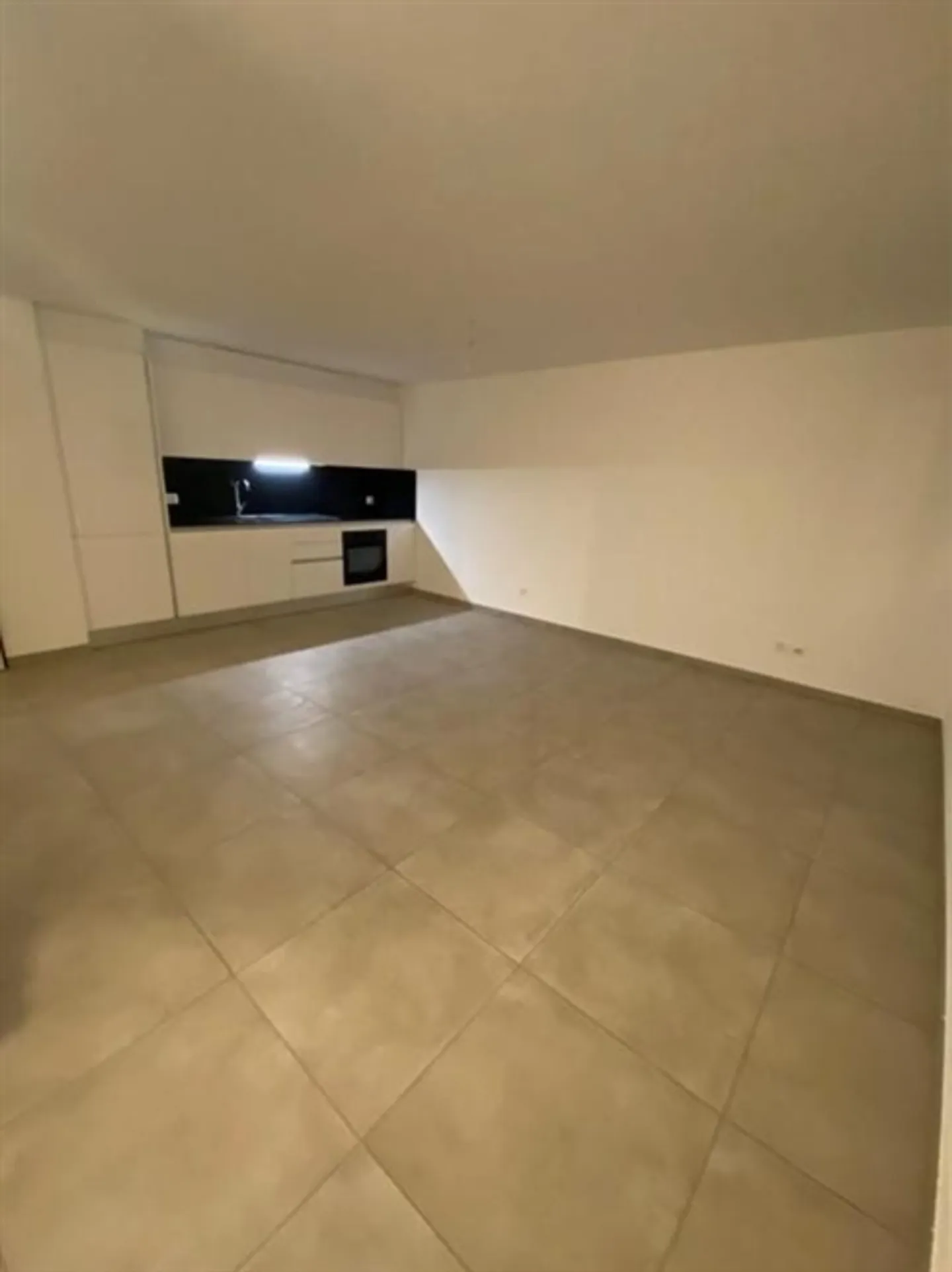 Schöne 2,5-Zimmer-Wohnung mit überdachtem Stellplatz in neuem Bau - Foto 6 von 18
