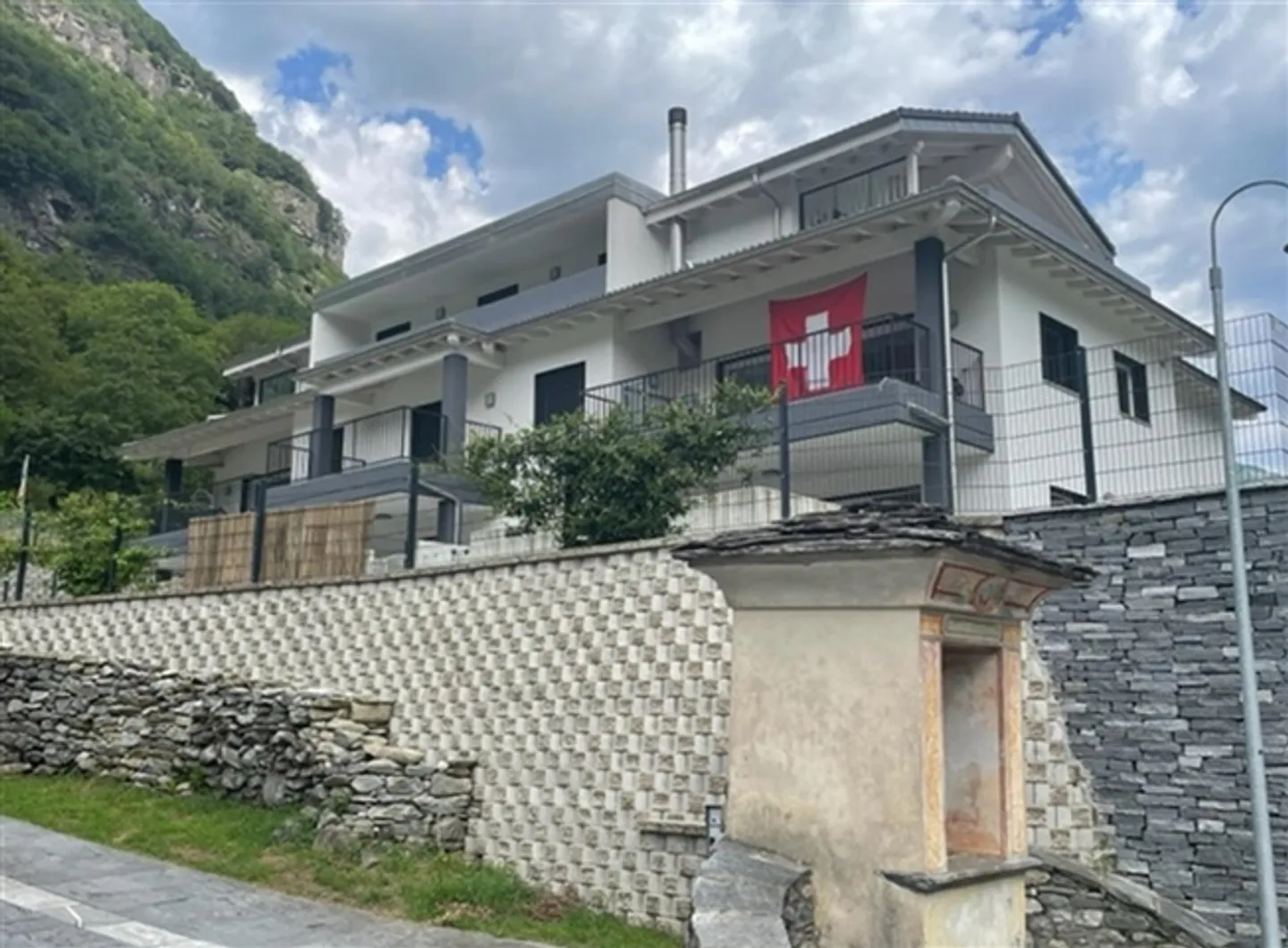 Schöne 2,5-Zimmer-Wohnung mit überdachtem Stellplatz in neuem Bau - Foto 1 von 18