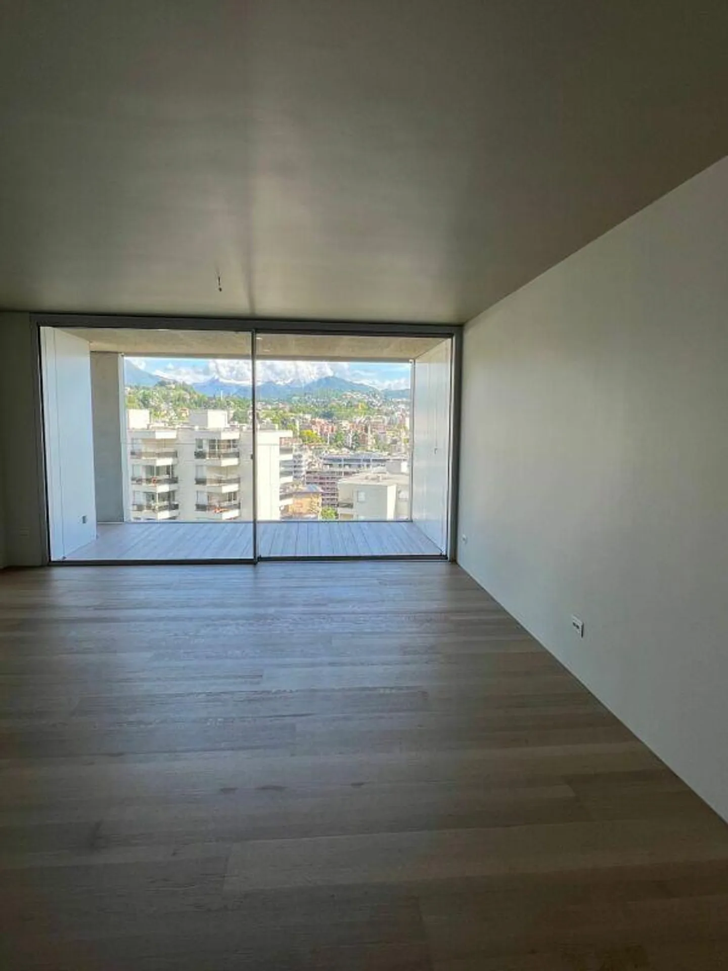 Appartement élégant et précieux de 3,5 pièces avec vue sur le lac - Photo 8 sur 9