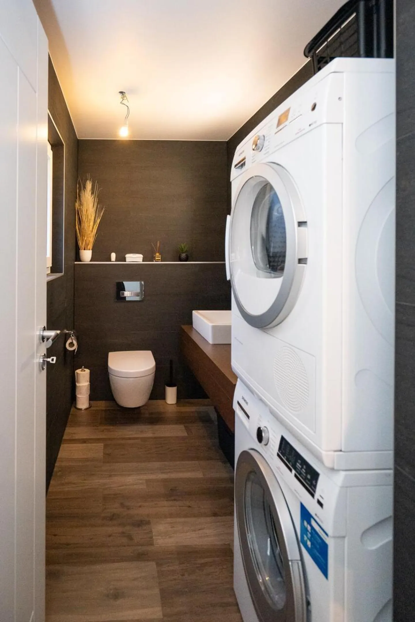 Vivere e Investire: Casa Bifamiliare con Reddito da Affitto - Foto 13 di 17