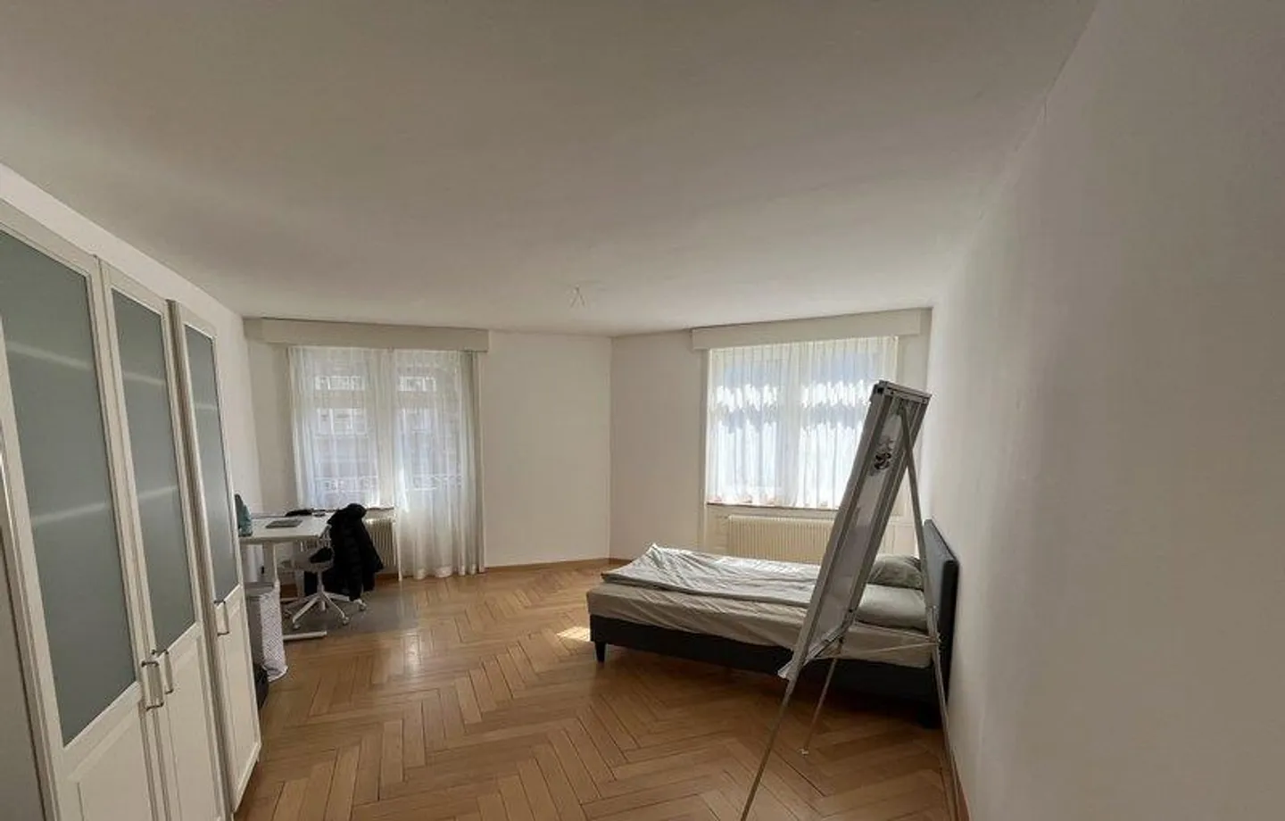 Près de la gare centrale de St-Gall, appartement ancien rénové et spacieux de 5.5 pièces avec balcon - Photo 5 sur 13