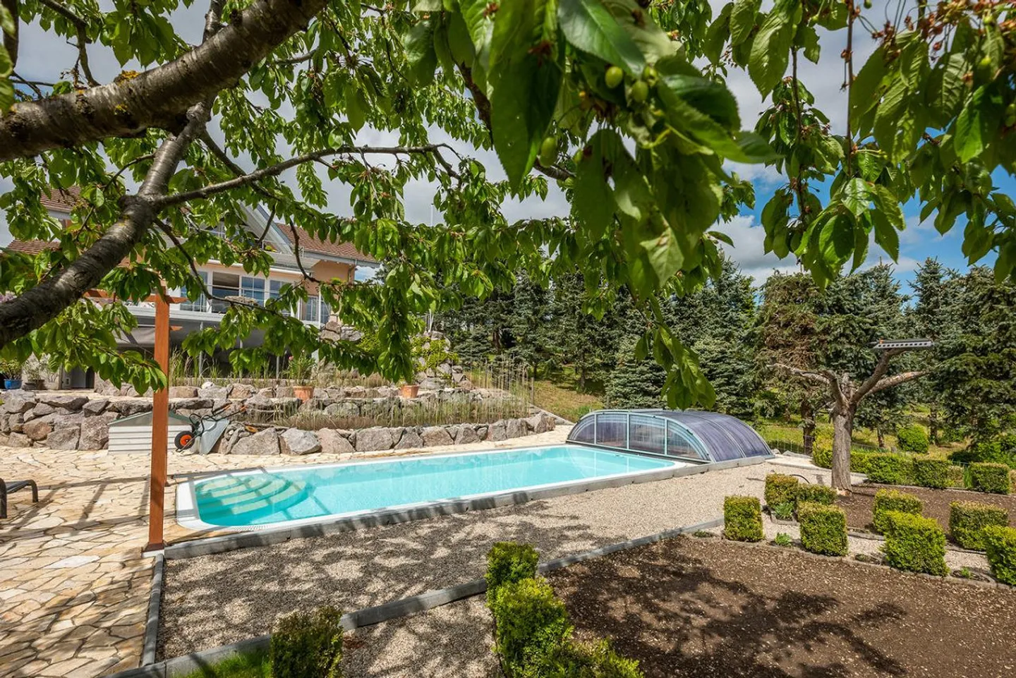 Perle en périphérie avec vue dégagée et piscine - Photo 6 sur 19