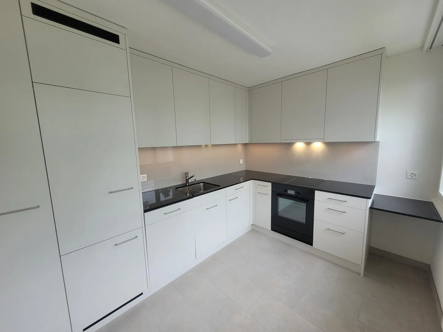 Appartement 3-½ pièces fraîchement rénové dans un quartier résidentiel calme - Photo 3 sur 5