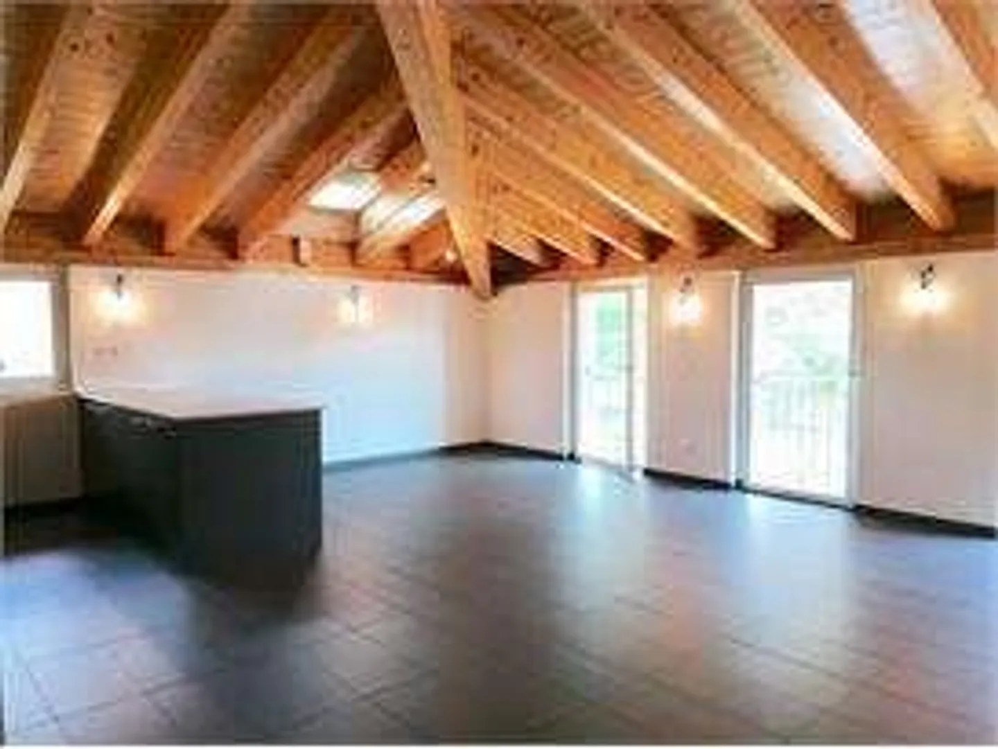 À Cadro, appartement en attique de 4,5 pièces entouré de verdure - Photo 1 sur 8