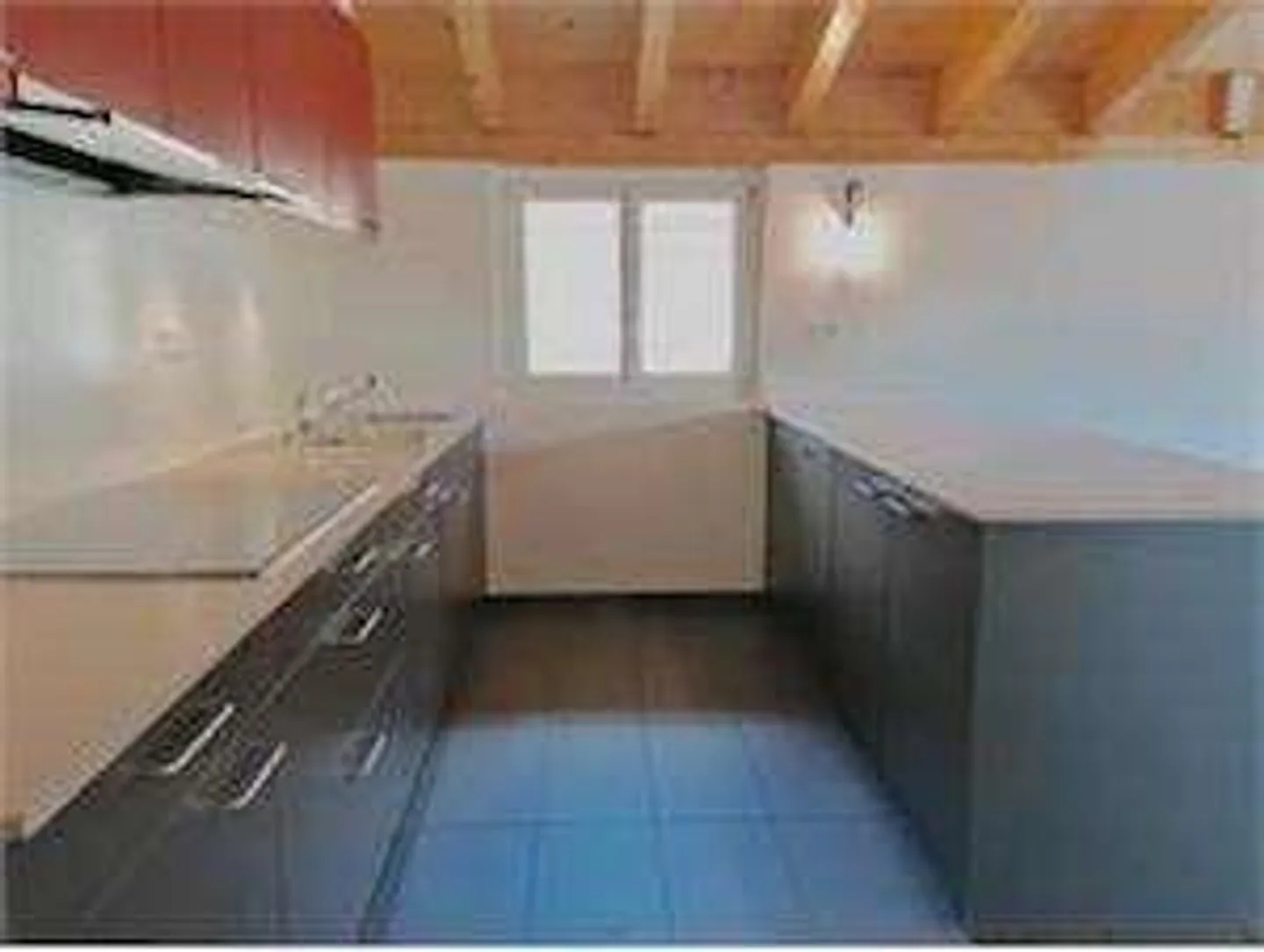 À Cadro, appartement en attique de 4,5 pièces entouré de verdure - Photo 2 sur 8